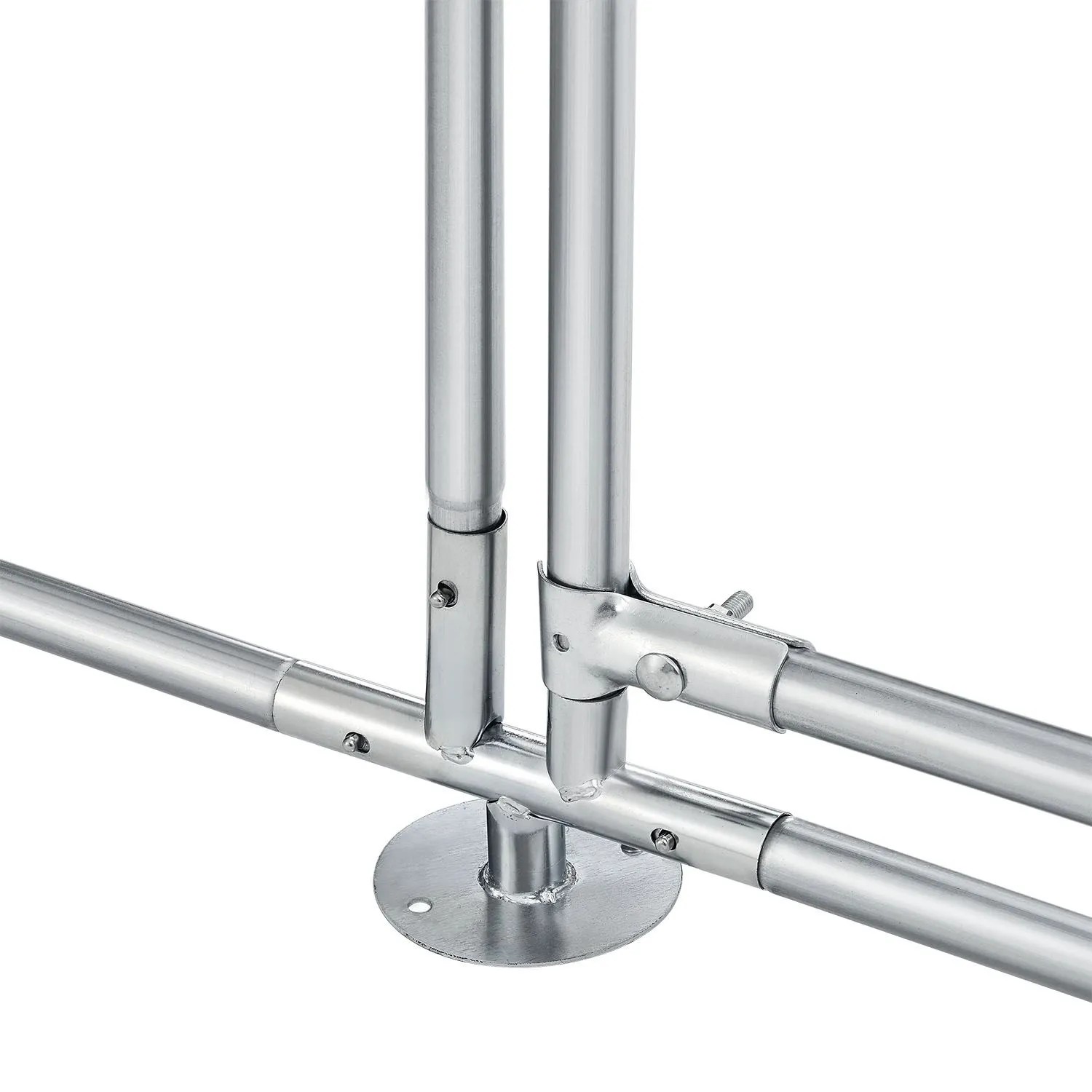 Detailaufnahme: Silbernes Freilaufgehege HLS25T, Stecksystem mit Rohren und Bodenplatte.
