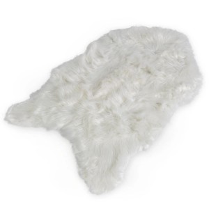 Flauschiges, elfenbeinweißes KARAT Kunstfell Nelly Dekofell für vielseitige Deko-Ideen.