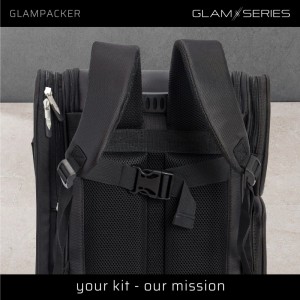 Schwarzer Glamseries Glampacker Rucksack mit gepolsterten Schultergurten und ergonomischer Rückenpartie für Komfort.