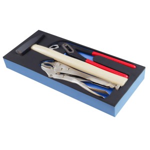 PROREGAL Werkzeugsatz für Werkstattwagen: Hammer, Wasserpumpen- und Gripzange im Schaumstoff-Einsatz.