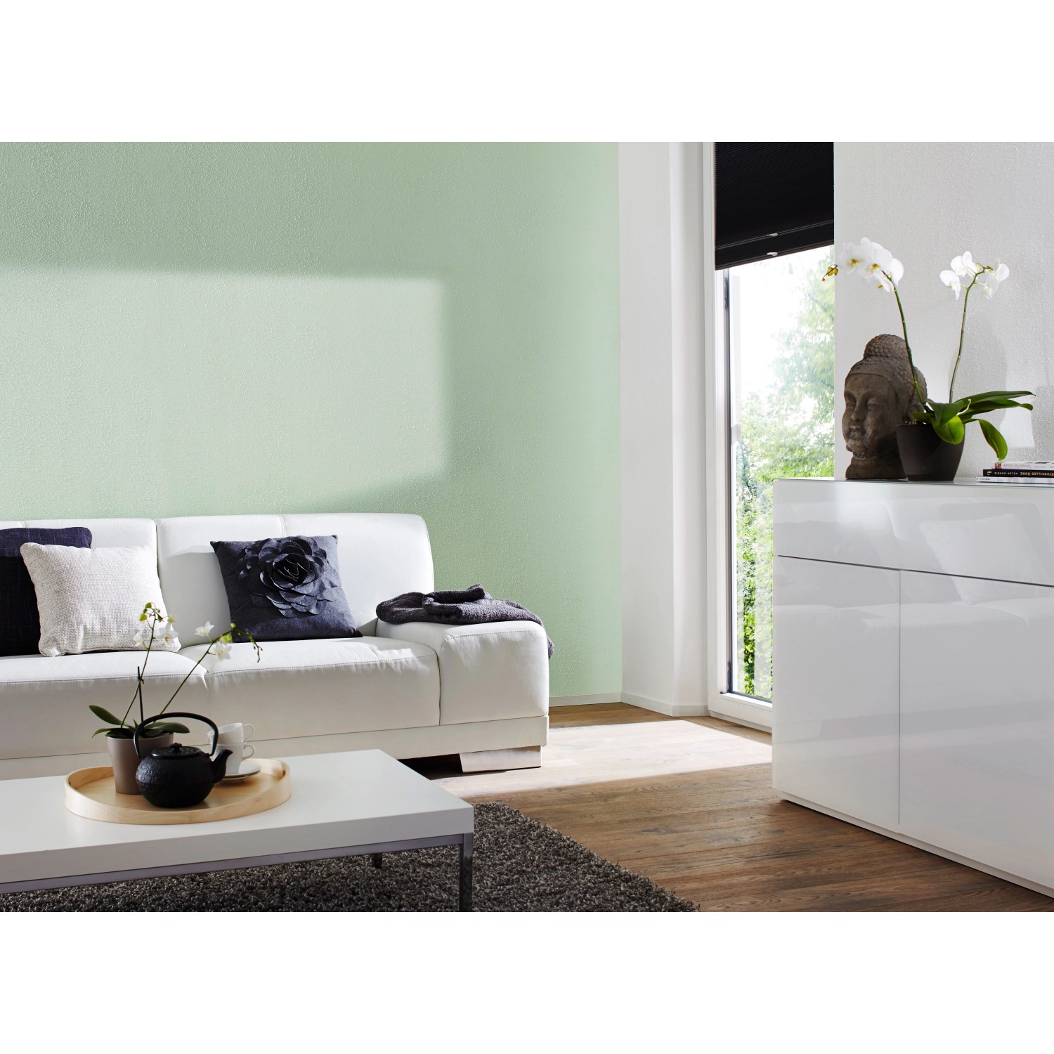 Wandgestaltung mit Knauf Compact Color Jade: Wohnraum mit zartgrünem Farbton.
