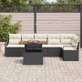 Schwarzes 7-teiliges Gartensofa-Set aus Poly Rattan mit hellen Kissen und Tisch für den Außenbereich.