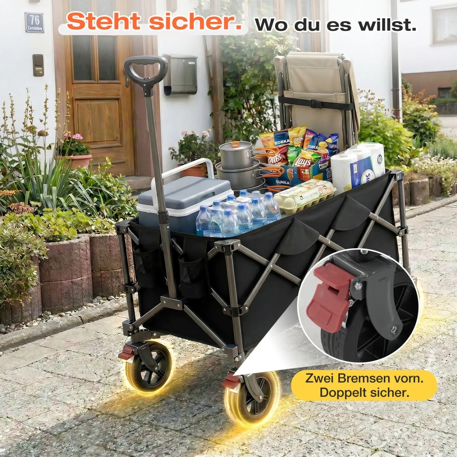 Schwarzer, faltbarer Sunula Bollerwagen mit Lebensmitteln und Campingzubehör beladen.