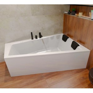 Weiße Acryl Eckbadewanne INTIMA 180x125 rechts mit schwarzen Kopfstützen und Armatur im modernen Bad.