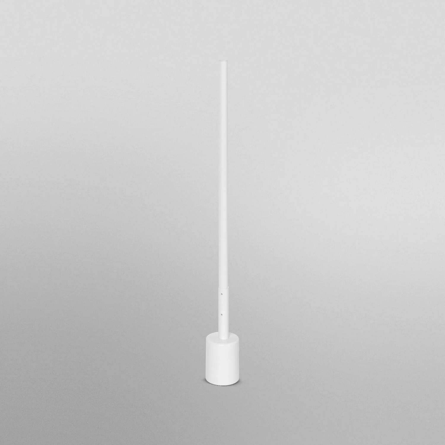 Weiße Ledvance Smart+ WiFi Stehleuchte Slim, 80 cm hoch, für indirekte Beleuchtung.