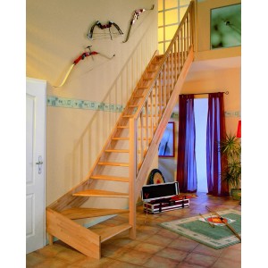 Dolle Wangentreppe Paris, 1/4 gewendelt, Buche, ohne Setzstufen. Holztreppe für Innenräume.