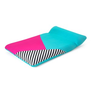 Bestway Luftmatratze 200x129 cm mit Textilbezug, türkis, pink und schwarz-weiß gestreift.