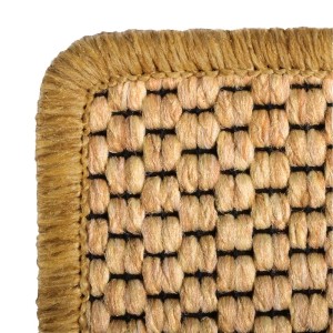 Detailansicht des naturfarbenen KARAT Teppichs in Sisaloptik Kalkutta mit gekettelten Rändern.