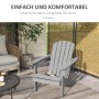 Grauer Outsunny Gartenstuhl aus HDPE mit Getränkehalter im Garten.