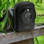 Technaxx TX-164 Zeitraffer-Kamera, Full HD, zur Überwachung im Außenbereich auf einem Holzzaun montiert.