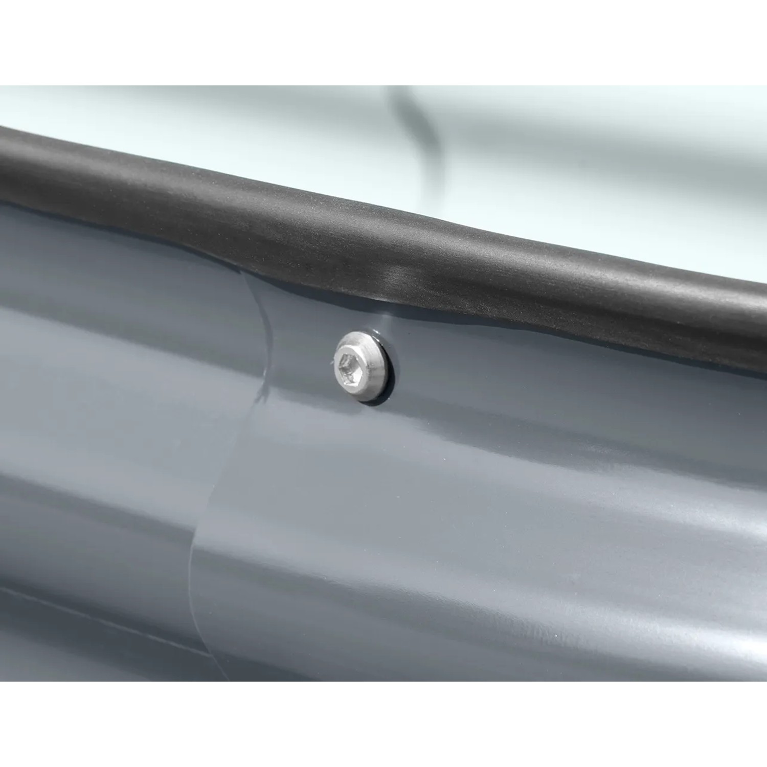 Detailansicht: Anthrazitfarbenes Westmann Metall Hochbeet Grow Faster mit Schraube.