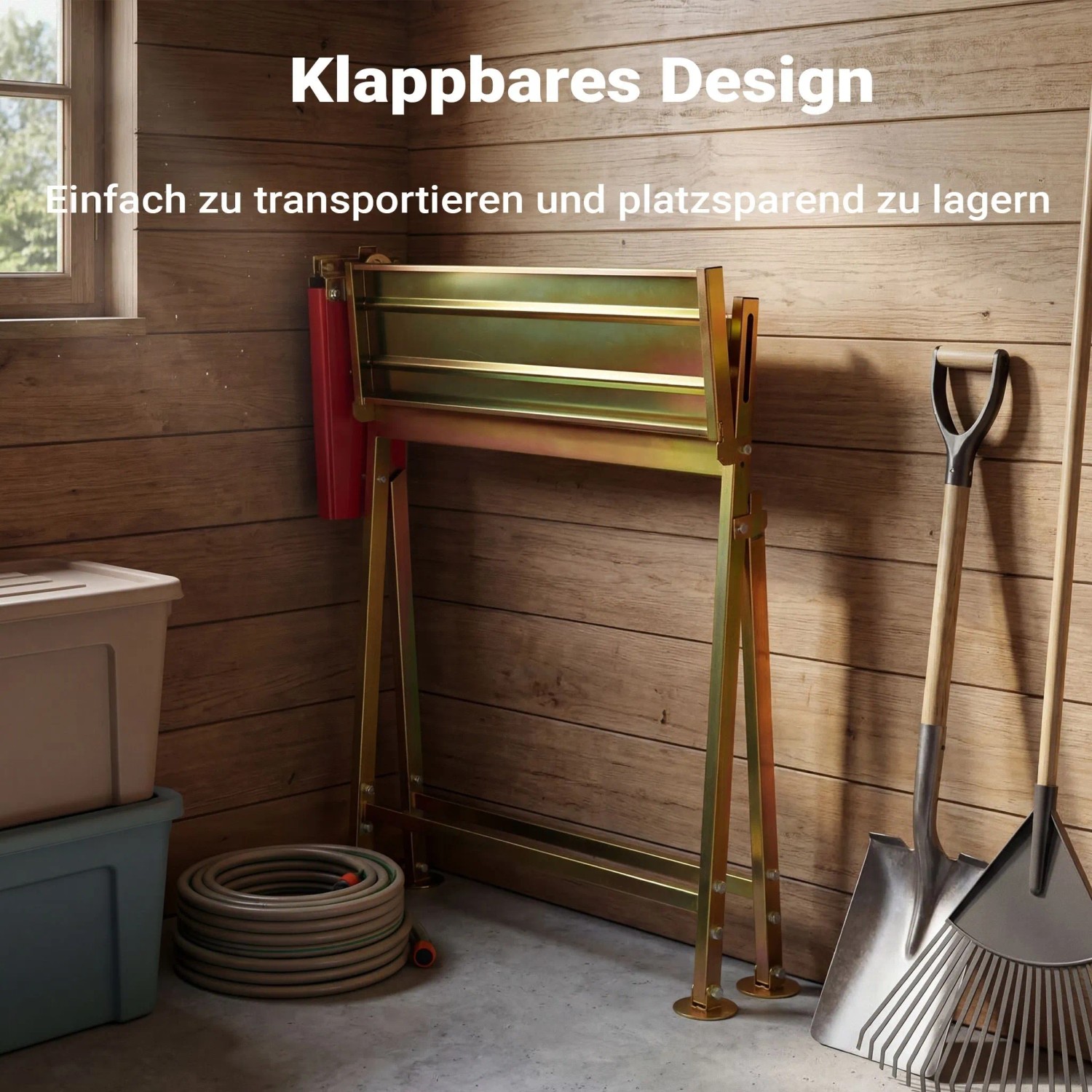 Zusammenklappbarer Wiltec Sägebock aus verzinktem Stahl, platzsparend in einer Garage verstaut. Ideal für Kettensägenarbeiten.