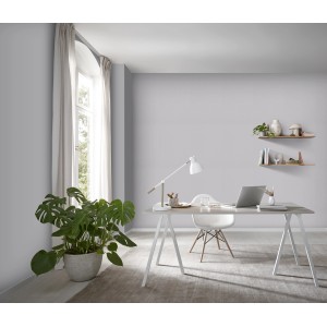 Helles Arbeitszimmer mit Erismann Vliestapete Spotlight InStyle Hellgrau an der Wand.