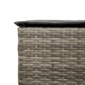 Detailaufnahme Barhocker mit Kissen, Teil des vidaXL Gartenbar-Sets aus grauem Poly Rattan.