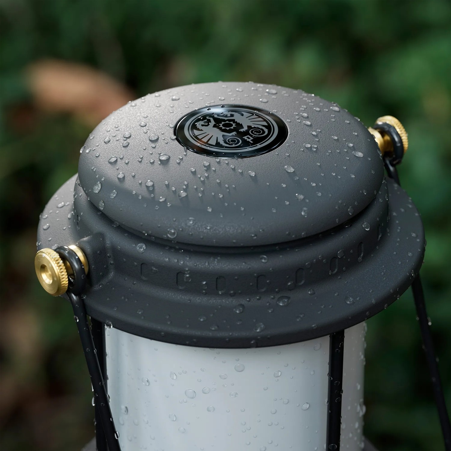 Petromax LED-Laterne PX-LM500, schwarz, spritzwassergeschützt, ideal für Camping.