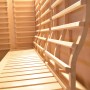 Innenansicht der Weka Infrarotkabine Osby 1 mit wekaTherm-Flächenstrahler und Holzverkleidung.