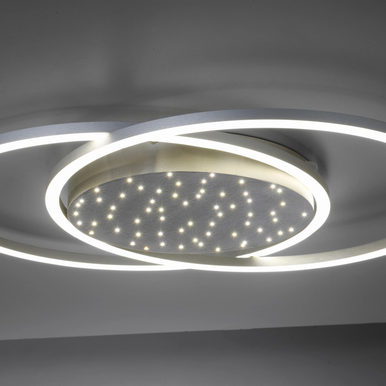 Stahlfarbene LED-Deckenleuchte Yuki mit Sternenhimmel, 66,8x50cm, dimmbar.