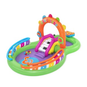 Buntes Bestway Sing n Splash Wasserspielcenter mit Rutsche, Musikbogen und zwei Planschbecken für Kinder.