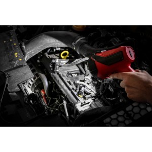 Eufab LED Handscheinwerfer 3W im Einsatz zur Motorraumbeleuchtung.