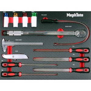 Werkzeug-Set im Mephisto Werkzeugwagen: Schraubenschlüssel, Drehmomentschlüssel, Feilen, Hammer, Zangen, Schraubendreher.
