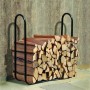 ShelterLogic Kaminholzregal (122x25cm) mit Holz gefüllt. Das Regal ist aus schwarzem Metall.