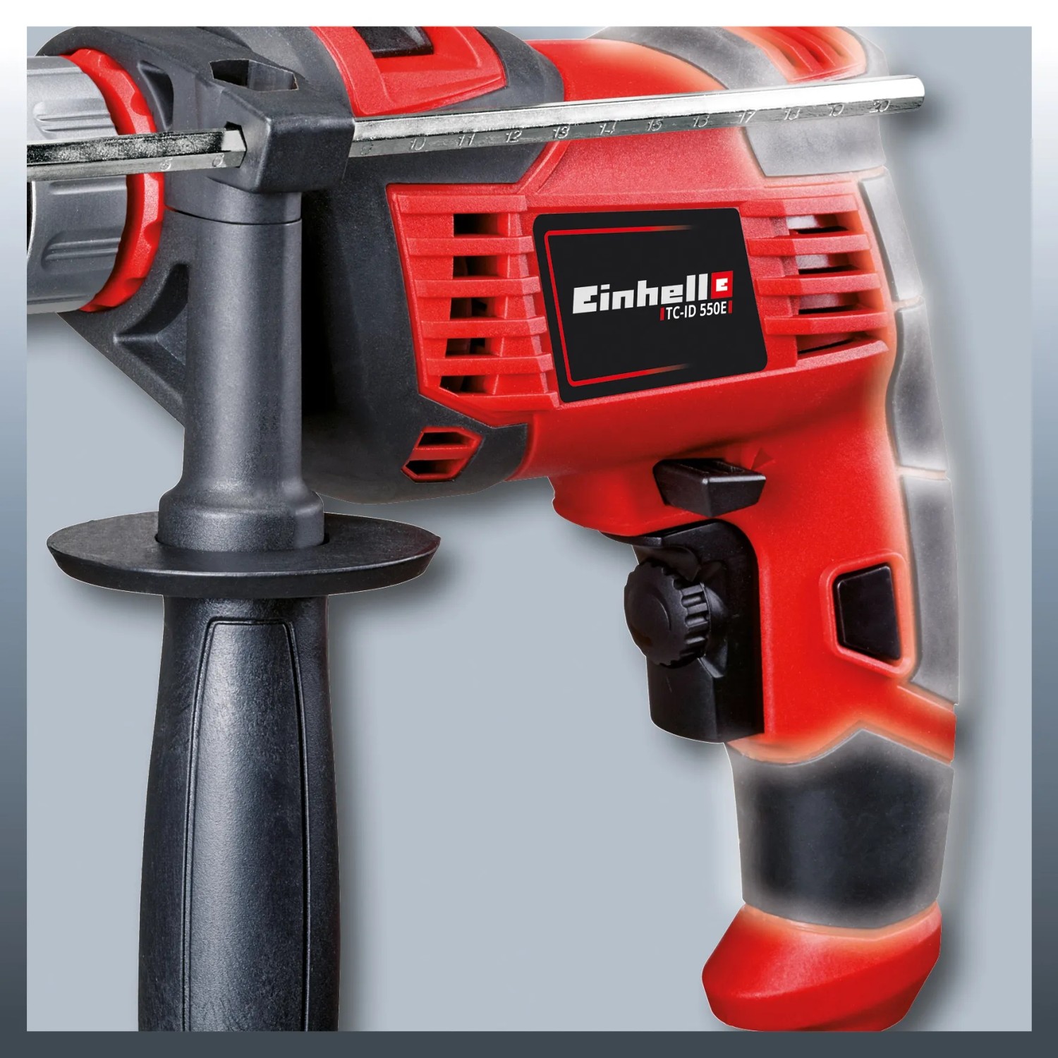 Einhell Schlagbohrmaschine TC-ID 550 E in Rot und Schwarz mit Zusatzhandgriff.