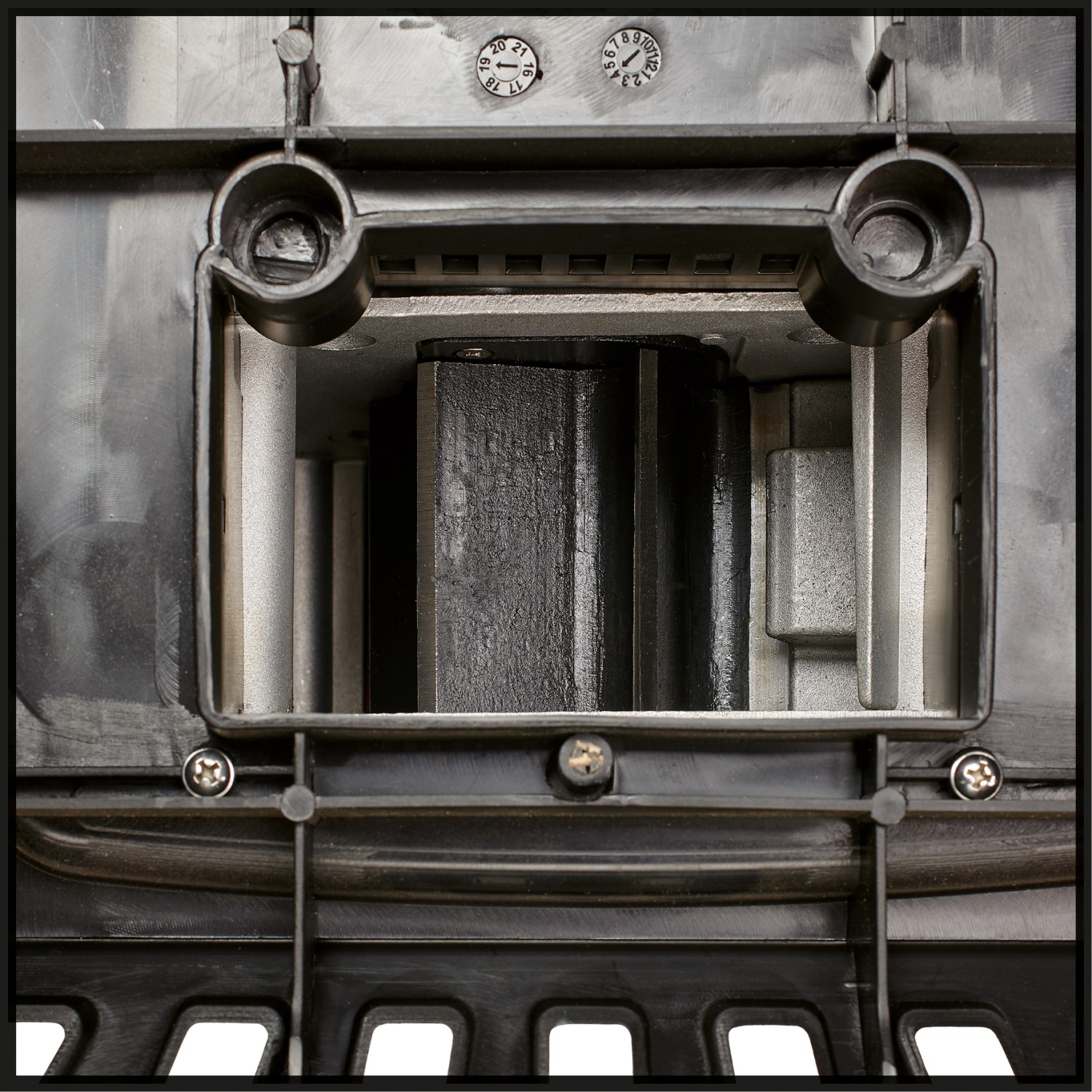 Detailaufnahme der Schneidwalze des Einhell GC-RS 60 CB Elektro-Leisehäckslers.