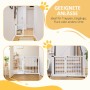 Weißes, verstellbares PawHut Absperrgitter aus Holz für Hunde, eingesetzt in Flur, Tür und Treppe.