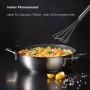 RÖSLE Servierpfanne SILENCE PRO Ø 28 cm mit hohem Rand, gefüllt mit Reis, Garnelen, Tomaten. Ein Schneebesen ist sichtbar.
