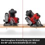 Einhell Akku-Handkreissäge TP-CS 18/136-C Li BL, rote Akku-Kreissäge beim Holzsägen in zwei Perspektiven.