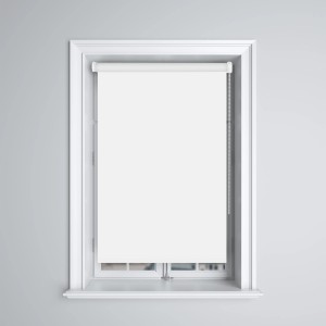 Weißes Bestlivings Thermorollo Verdunkelungsrollo mit Klemmträger am Fenster.