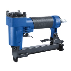 LUX Druckluft-Tacker D-TAC-7, blau/schwarz, mit Klammern und Zubehör.