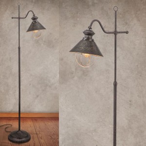 Stehleuchte Mathilda im Vintage-Design mit kupferfarbenem Schirm und schwarzem Gestell.