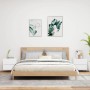 Zwei weiße Wand-Nachttische mit LED-Beleuchtung neben einem Bett.