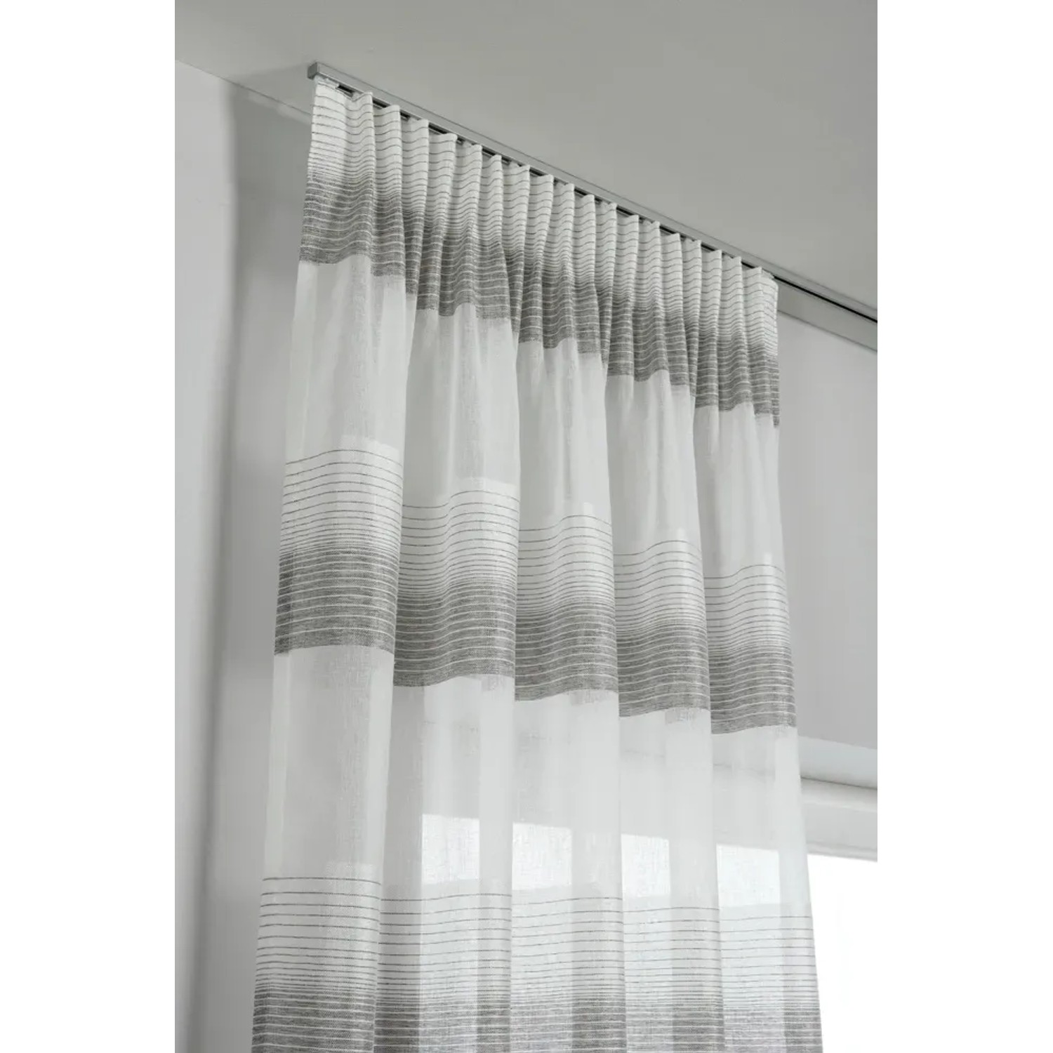 Gardinia Vorhangschienen-Set Lucy, 1-läufig, silberfarben, mit Vorhang. Komplettes Set mit Schiene, Trägern und Endkappen.