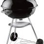 Schwarzer Weber Holzkohle Kugelgrill Compact Kettle Ø 57 cm mit Deckel und Rädern.