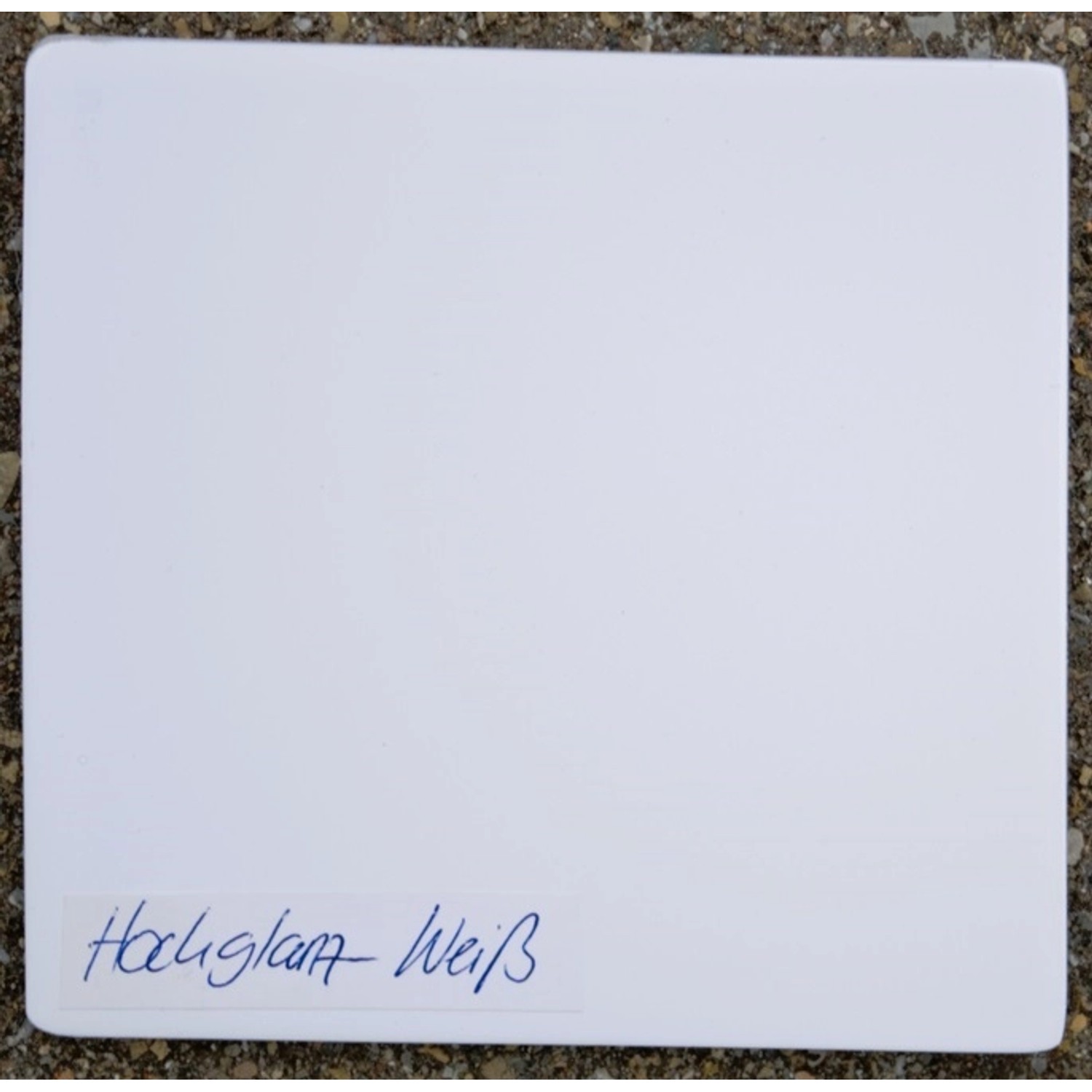 Rechteckiger, hochglanz-weißer Pflanzkübel aus Fiberglas, 84x30x40 cm.