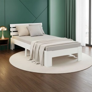 Weißes Holzbett 90x200 mit Matratze und Lattenrost im Schlafzimmer.