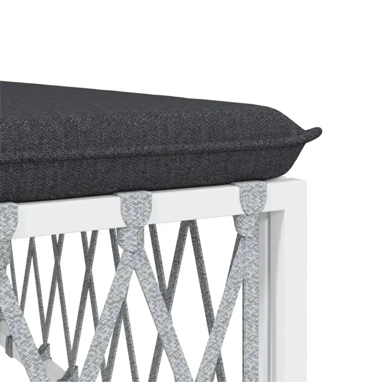 Detailansicht: Weißes Gartenmöbel-Set mit grauem Kissen. Lounge-Set für Garten und Terrasse.