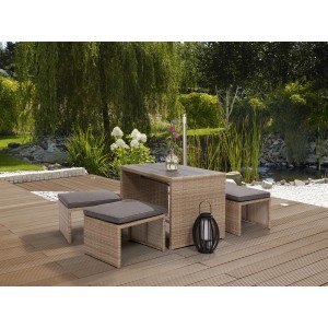 4-teiliges Lounge-Set Penticton aus Polyrattan in Grau mit Esstisch, Hockern und Auflagen.