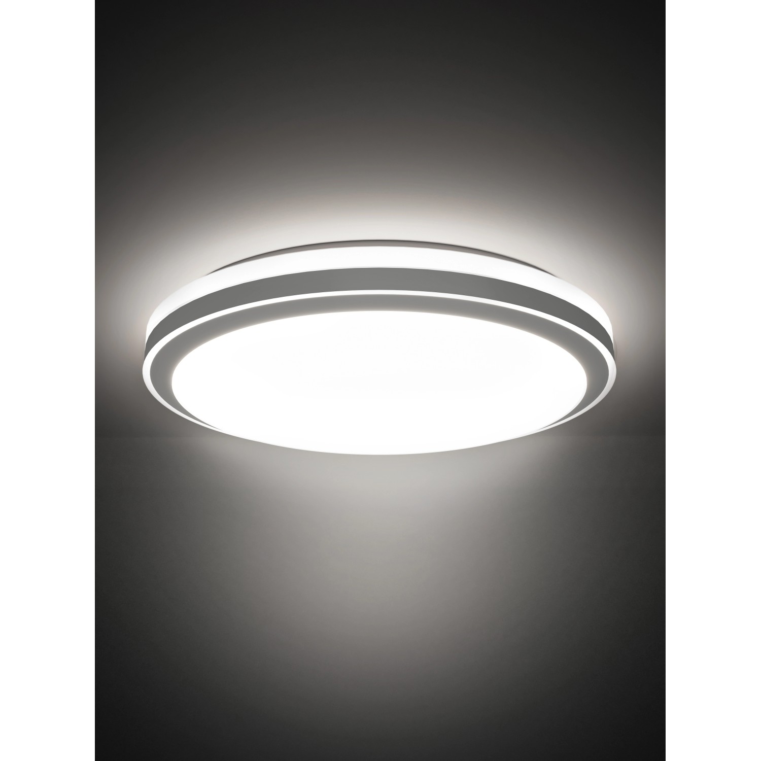 Runde LED-Deckenleuchte in Chromoptik, Lichtfarbe einstellbar, modernes Design für Wohn- und Schlafbereich.