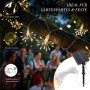 Warmweiße Solar LED Feuerwerk Lichterkette am Baum, beleuchtet eine Gartenparty. Inkl. Solarpanel für Außenbereich.