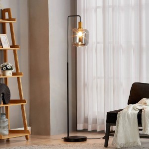 Moderne Lindby Stehlampe Nimbora, schwarz, mit Rauchglas-Schirm für Wohnzimmer.