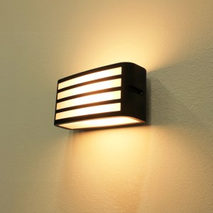 Moderne Eco-Light Aussenwandleuchte Leipzig in Anthrazit mit Streifen, 22 cm.