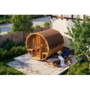FinnTherm Fasssauna Sam Premium Bausatz: Holzfass mit Dach, Liegen und Sitzplätzen im Garten.