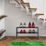 Schwarzes Relaxdays Schuhregal aus Spanplatte mit 2 Ebenen, unter einer Treppe platziert. Platzsparende Schuhaufbewahrung.