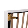Detailansicht: Weißes okwish Polsterbett mit goldenem Bein und Lattenrost.