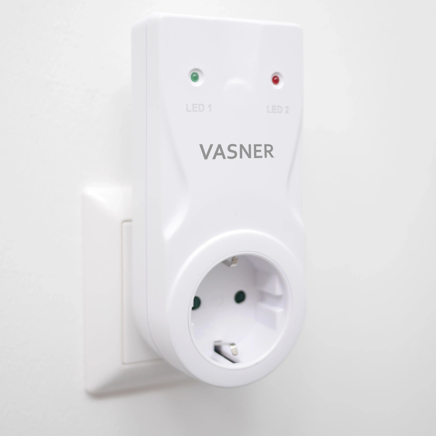 Vasner Funkthermostat mit Steckdosenempfänger in Weiß, zur Steuerung von Elektroheizungen.