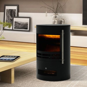 Schwarzer zylindrischer HOMCOM LED Elektrokamin mit Flammeneffekt im modernen Wohnzimmer.