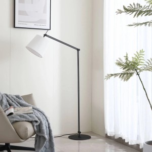 Moderne, schwarze Lucande Stehlampe Caelia mit weißem Schirm für Wohnzimmer.